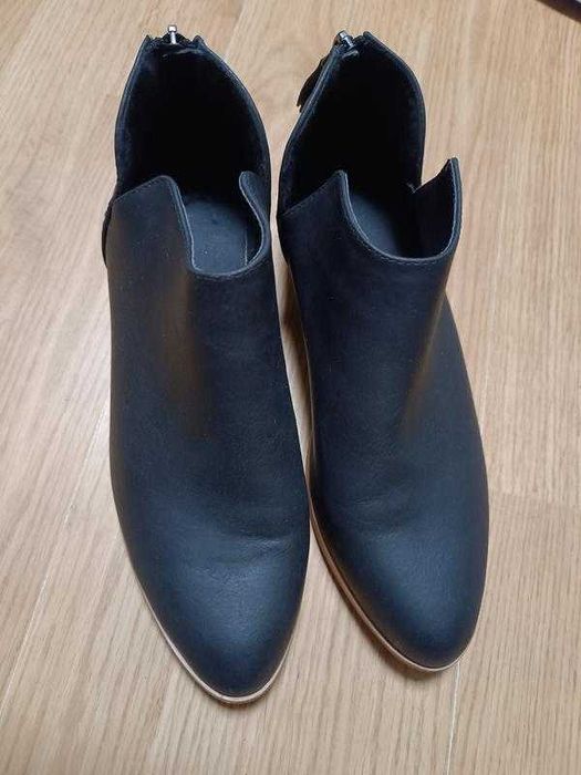 Туфлі ботильйони чорні черевики ковбойки козаки