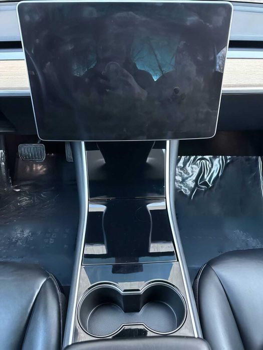 Tesla Model 3      2019