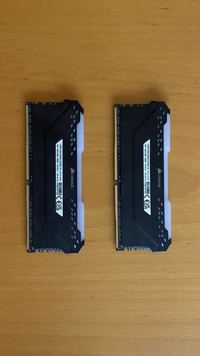 Pack RAM DDR4 24GB (16GB Corsair RGB Pro + 8GB T-Force Vulcan) 3200MHz