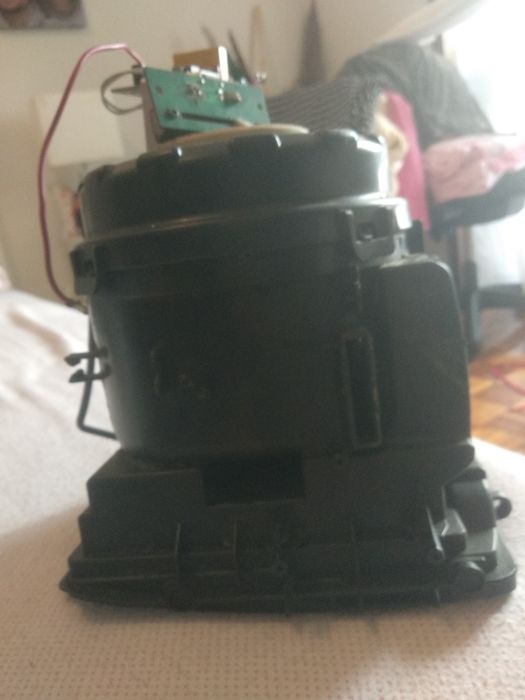 Impecável motor de máquina de aspirar pó , usada mas  funciona