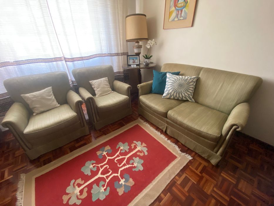 Doa-se conjunto sofá antigo, urgente!