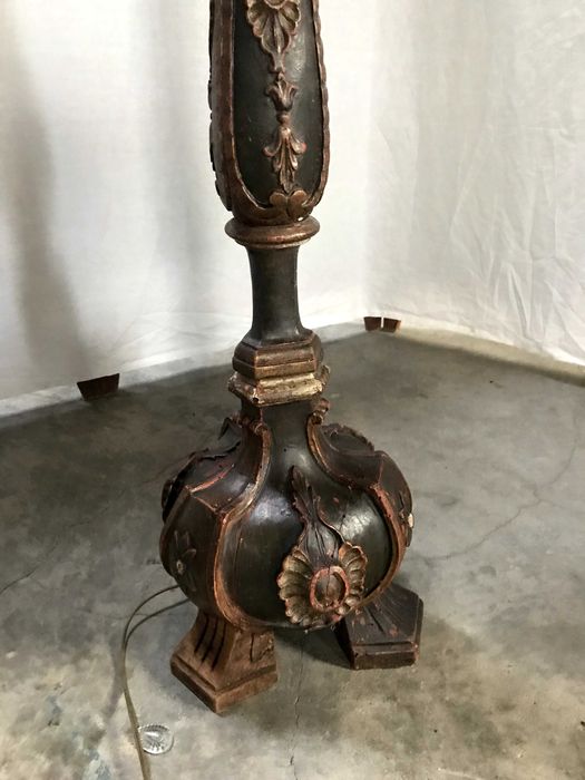 Candeeiro de pé antigo em Talha (adaptação de um castiçal de igreja)