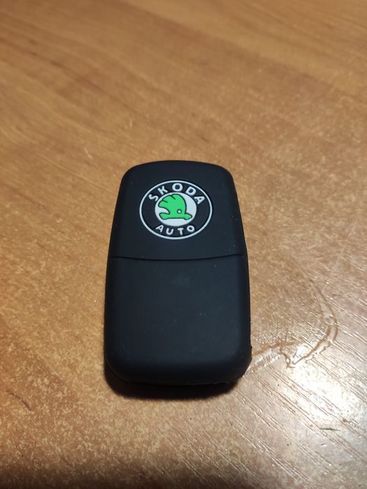 MERCEDES та SKODA чохли сіліконовідля ключів