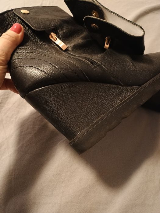 Buty damskie na koturnie ro39