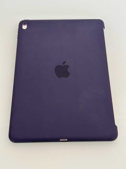iPad Pro 9.7" Branco 32GB + Teclado Apple + Capas