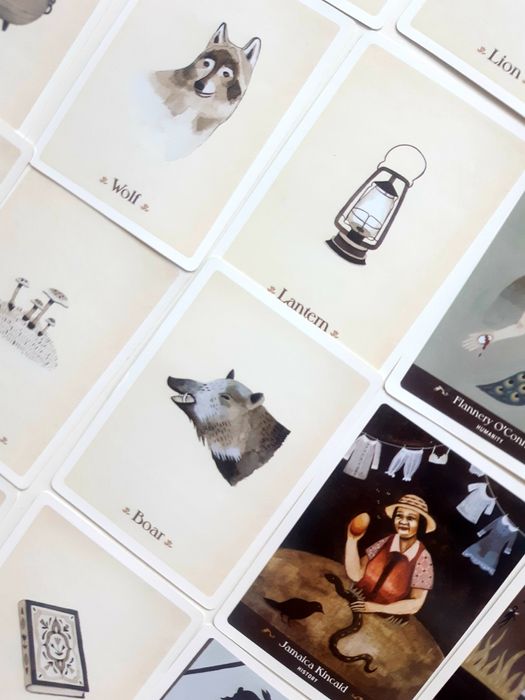 Literary Witches Oracle tarot card deck