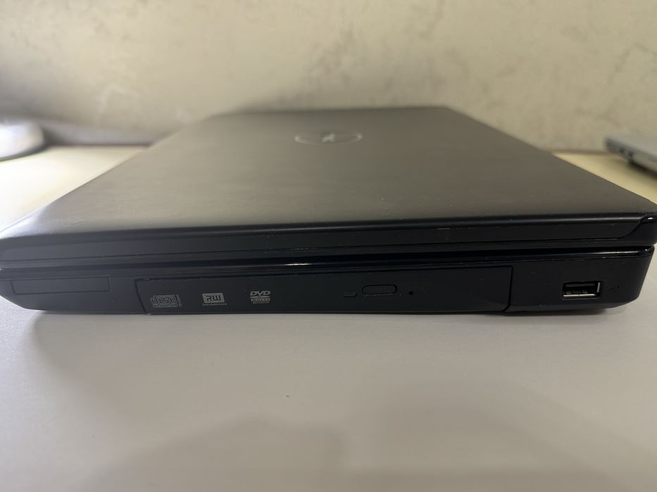Ноутбук DELL  Inspiron