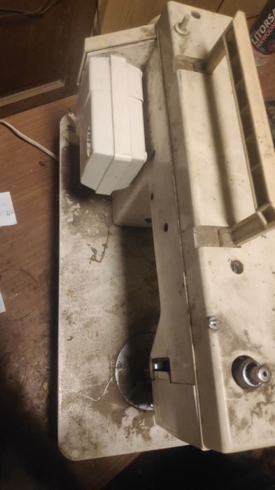 Uszkodzona maszyna do szycia łucznik 738 super zig-zag