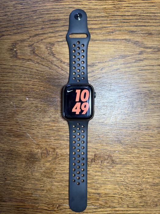 Apple Watch Series 6 44 mm Nike