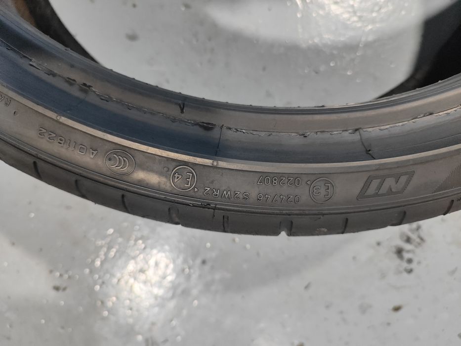 2 pneus semi novos 235-35R20 Pirelli - Oferta dos portes