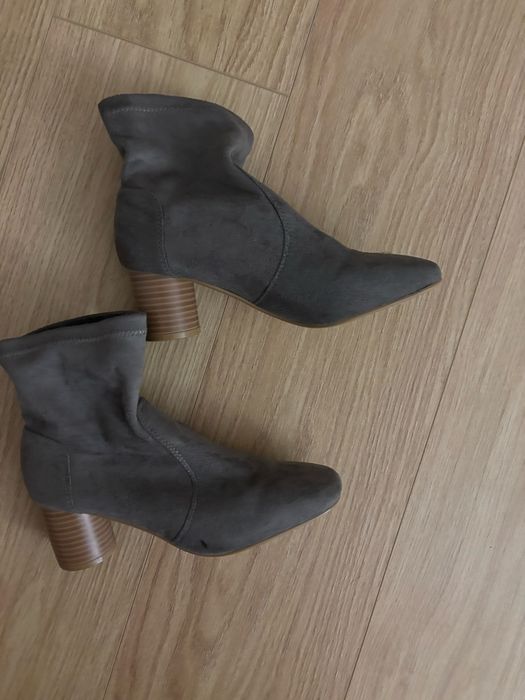Ботильйони ботинки на каблуку ,туфлі лодочки
