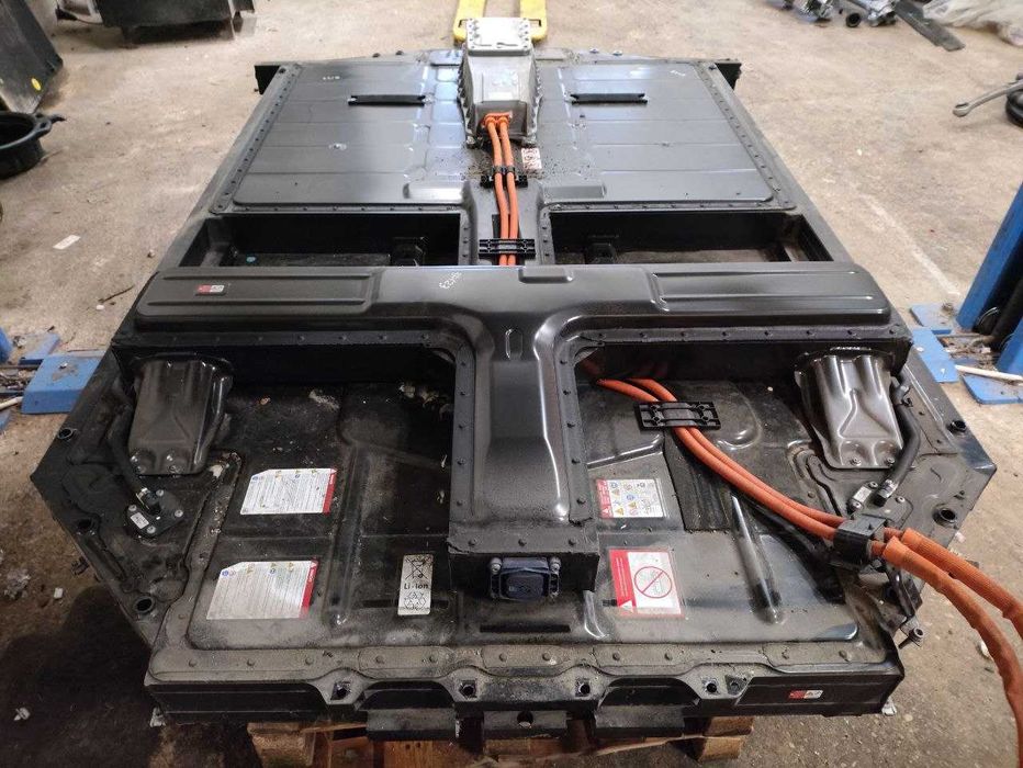 Porsche Taycan Turbo S 2021 – akumulator 93 kWh, 129 Ah (5 000 mil)