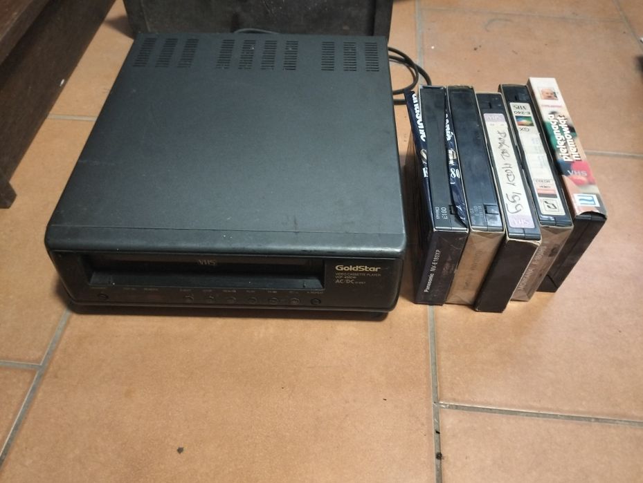odtwarzacz kaset wideo GoldStar VCP-4350W.
