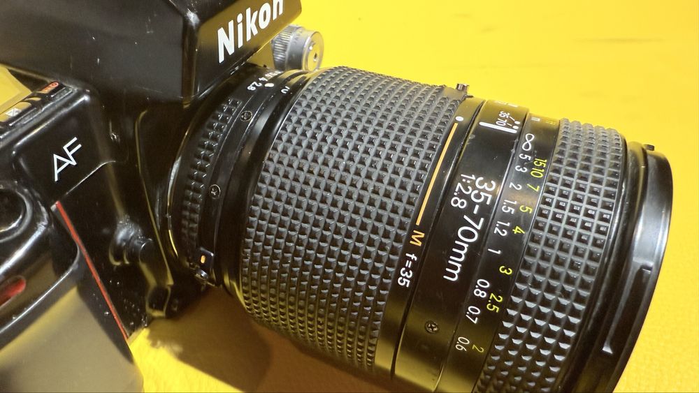 Camera Nikon F801 + objetiva + flash