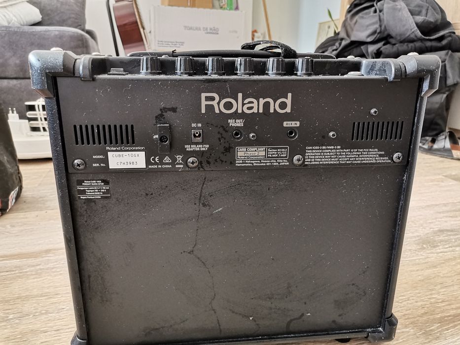 Guitarra elétrica, pedaleira e amplificador