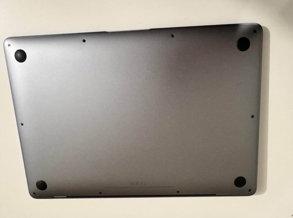 MacBook Air 2020 (13" Retina) - i5 Quad-Core / 8GB RAM