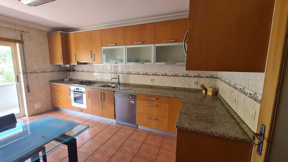 Apartamento t4 em Lamego completamente moboliliado.