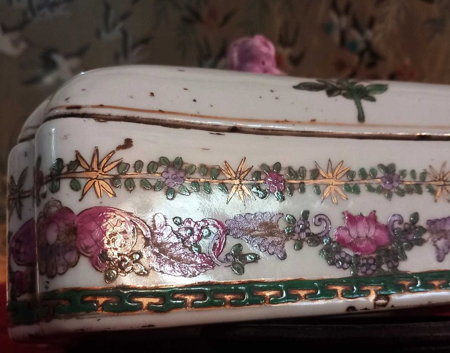 Bonita e Antiga Caixa de Joias Porcelana Chinesa, Família Rosa.