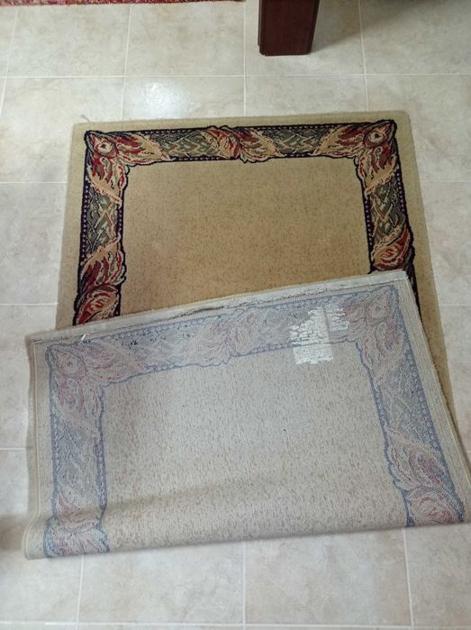 Vendo duas carpetes iguais, com tamanhos diferentes.423055974844354561
