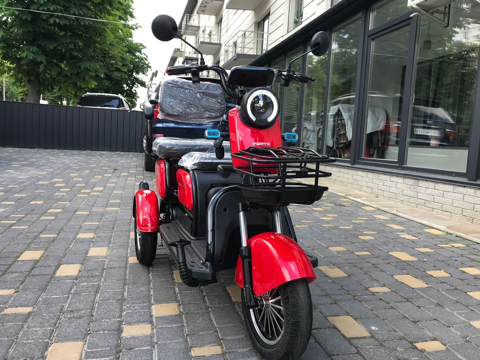 Електроскутер трьохколісний