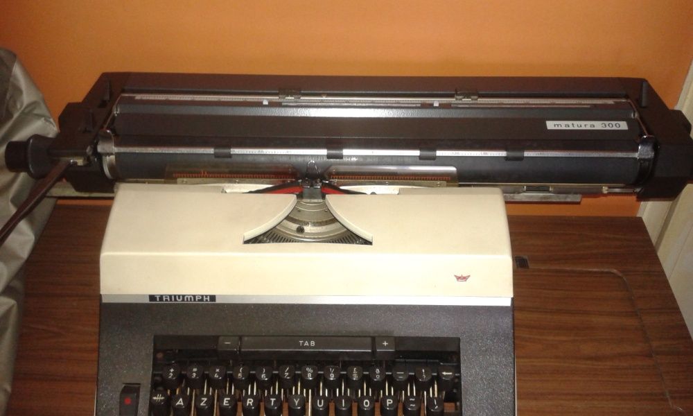 Maquina de escrever triumph matura 300