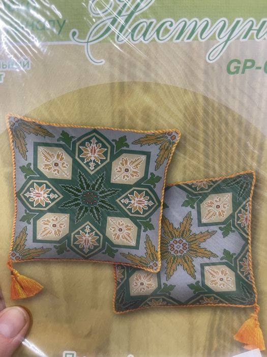 Схеми вишивки хрестиком подушок