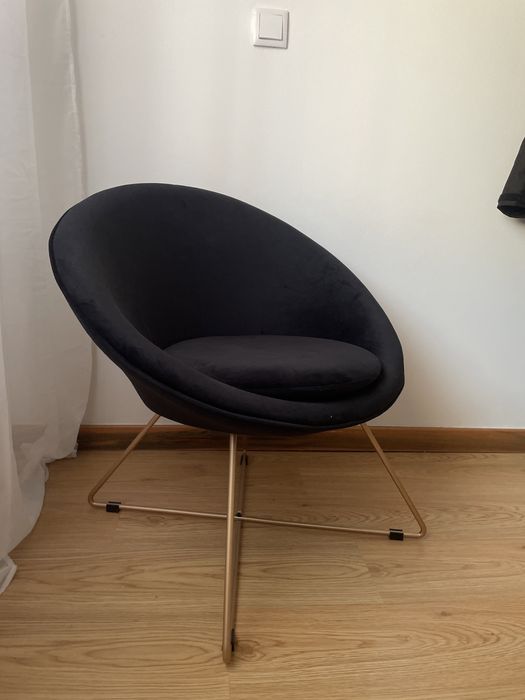 Poltrona Evan Preto em veludo Hôma