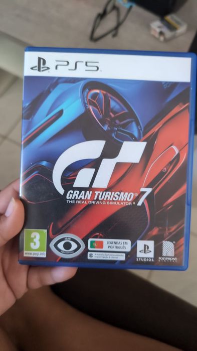 Ps5, 2x comandos, 4x jogos físicos, base de carregamento.