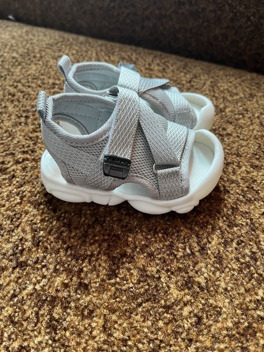 Сандалі, босоніжки, капці для дівчинки, хлопчика