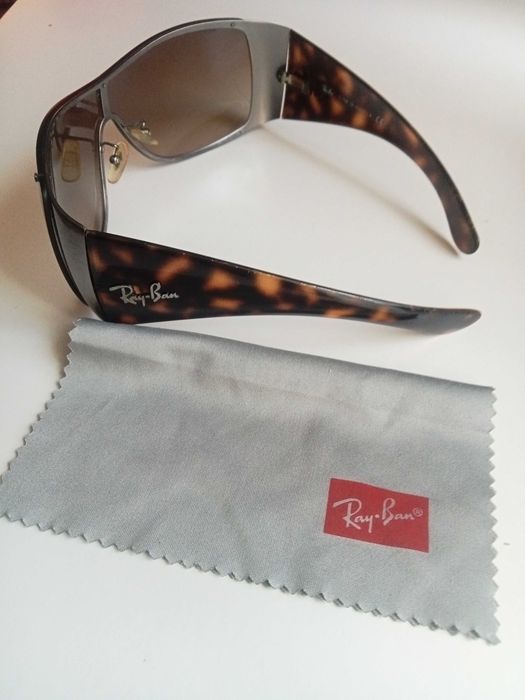 Ray-Ban RB3361 – Elegância Aerodinâmica com Atitude Urbana
