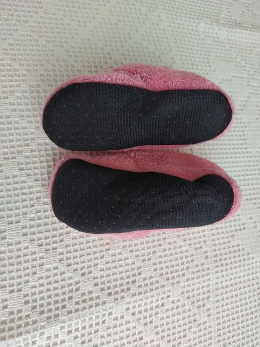 Sapatos / botinhas de menina cor de rosa com flores