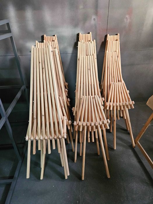 Cadeiras em pinho natural com velatura (40x80x110cm)