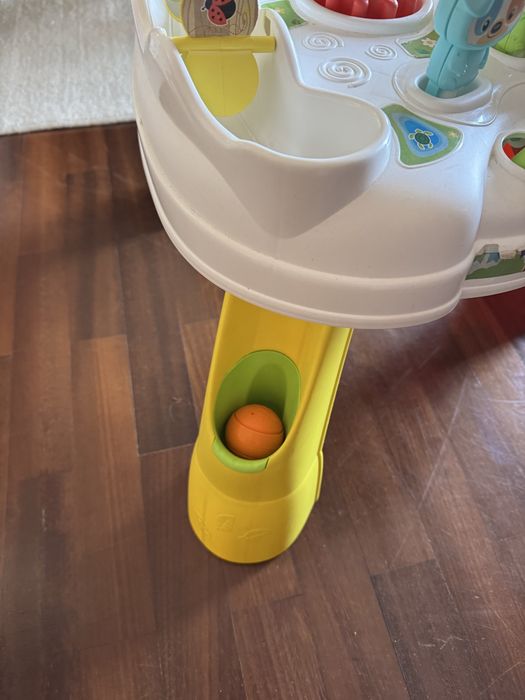 Mesa de actividade para bebe