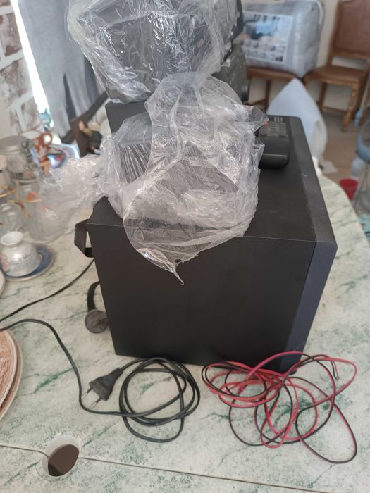 Colunas dolby surround teac.