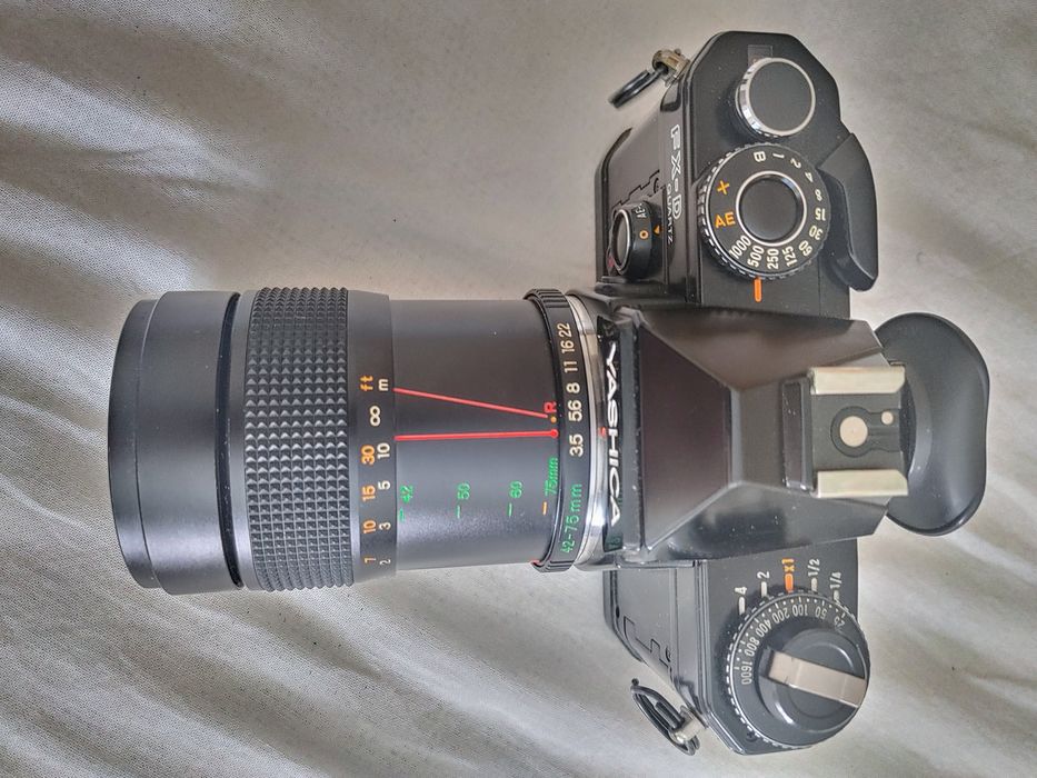 Máquina Yashica FX-D