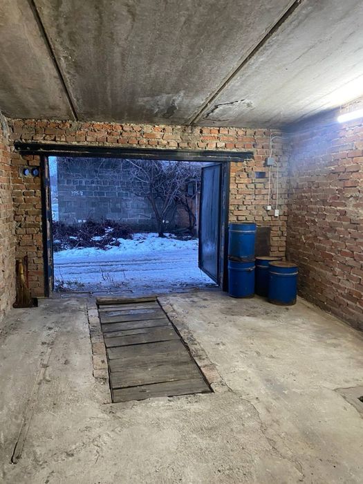 гараж з переоформленям