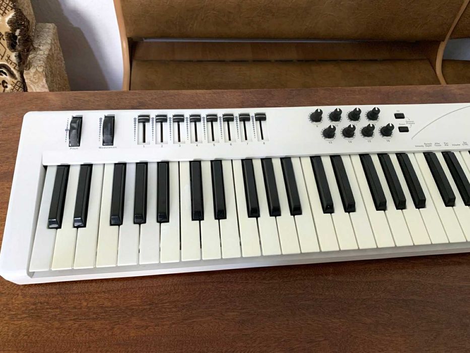 Міді клавіатура  Miditech i2 Control-61   5 октав