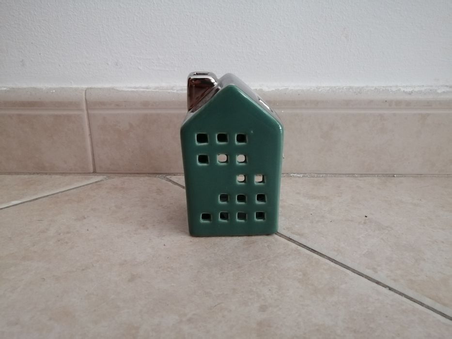 Castiçal em forma de casinha