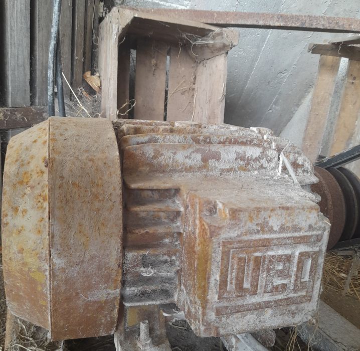 Moinho a martelos 10CV, moagem de cereais e silagem