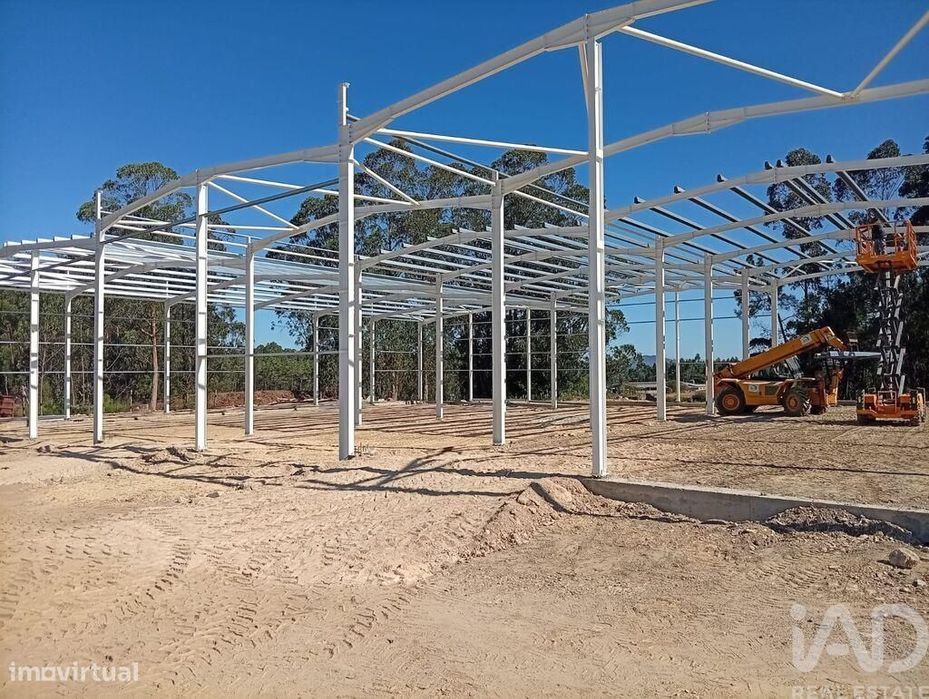 Prédio em Cristelo de 300 m2