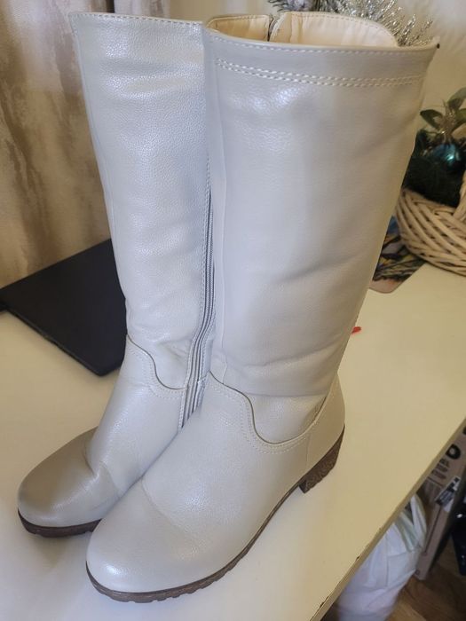 Продам зимові жіночі чоботи