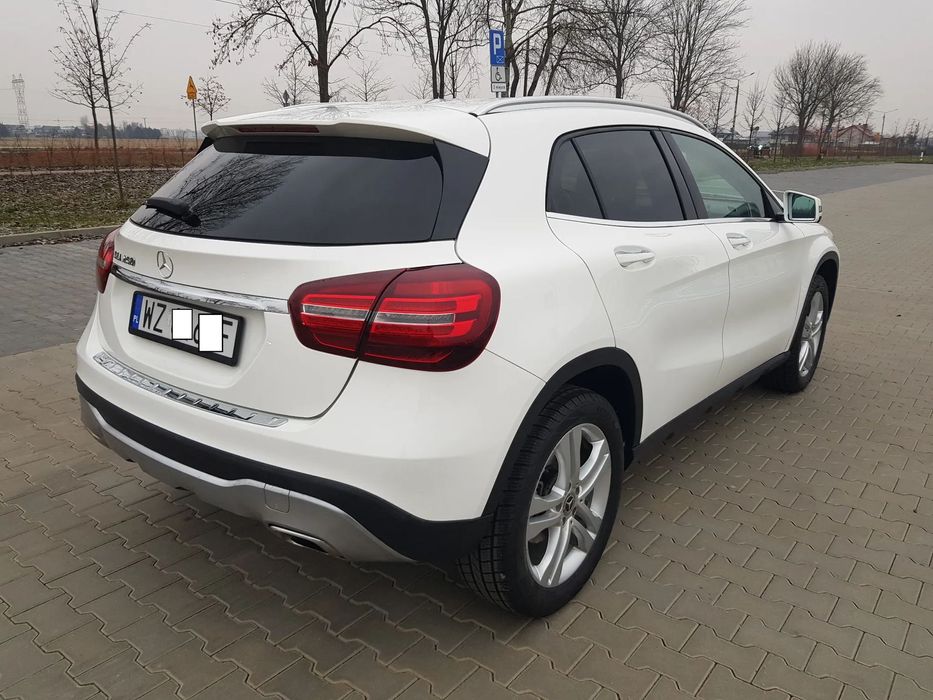 Mercedes-Benz GLA jasny środek, niski przebieg , automat