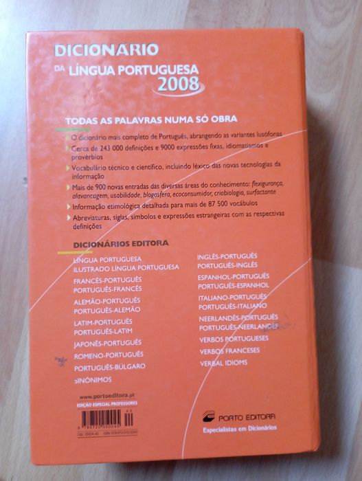 2 dicionários de Língua Portuguesa