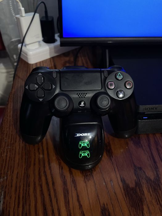 Продам PlayStation 4 Slim