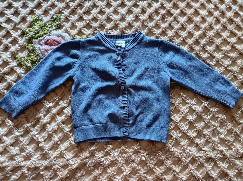 Roupa de bebé em bom estado