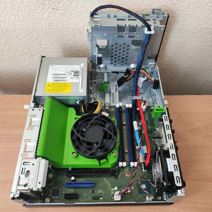 Системний блок Fujitsu D738/E94+SFF i3-9100(4 ядра)/4GB DDR4/UHD 1151
