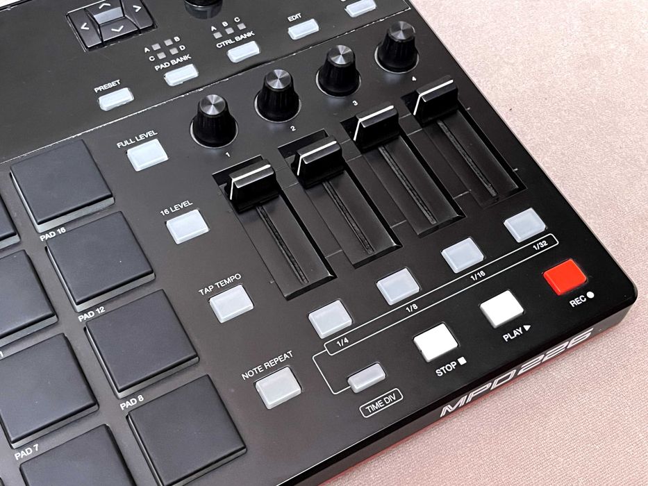 AKAI MPD226 kontroler MIDI pady do Abletona / samplingu