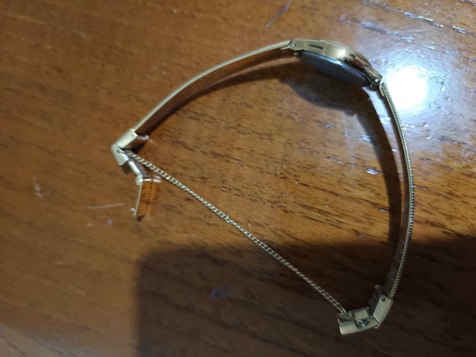 Relógio pequeno vintage em aço dourado, marca Seiko