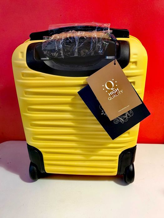 Mała walizka kabinowa podróżna Wittchen z ABS-u żółta NOWA