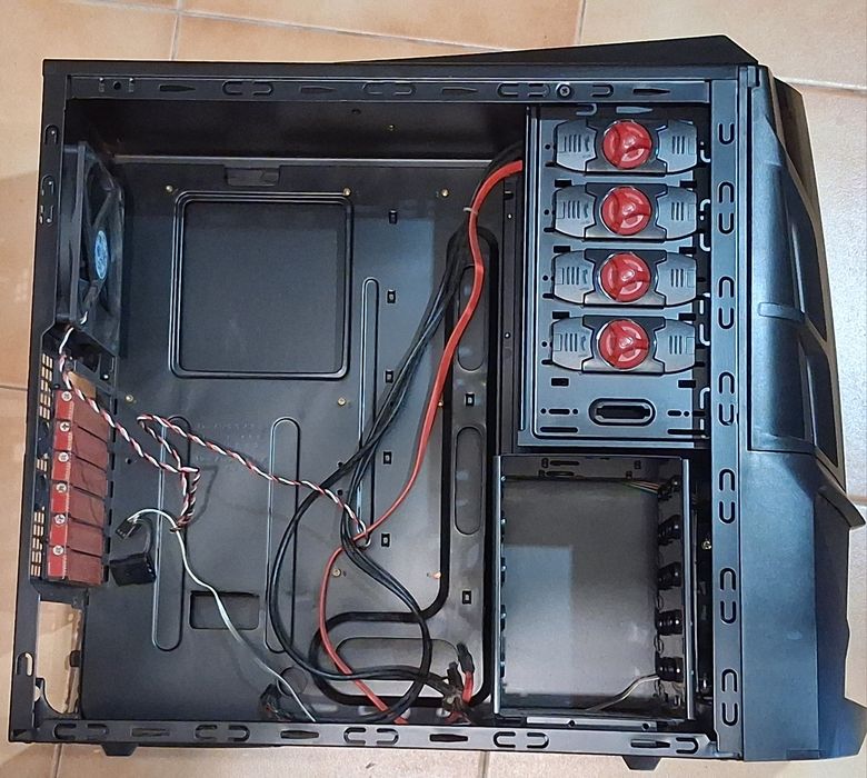 Caixa Gaming com duas ventoinhas